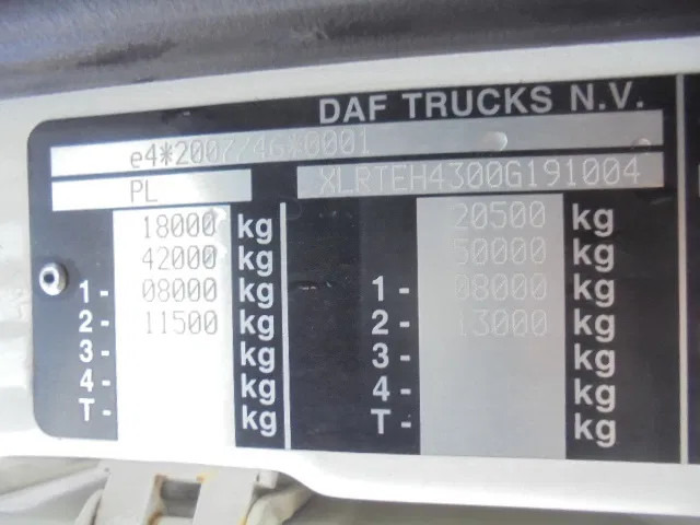 Tractor unit DAF XF 480 SUPERSPACECAB: picture 20