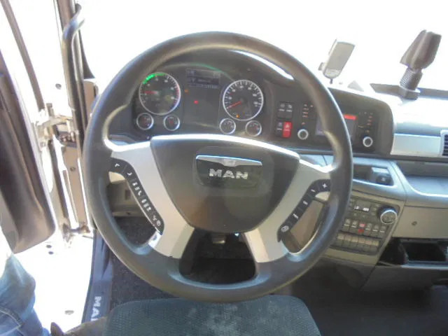 Tractor unit MAN TGX 28.480 6X2 XXL: picture 16