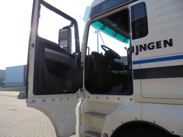 Tractor unit MAN TGX 28.480 6X2 XXL: picture 12