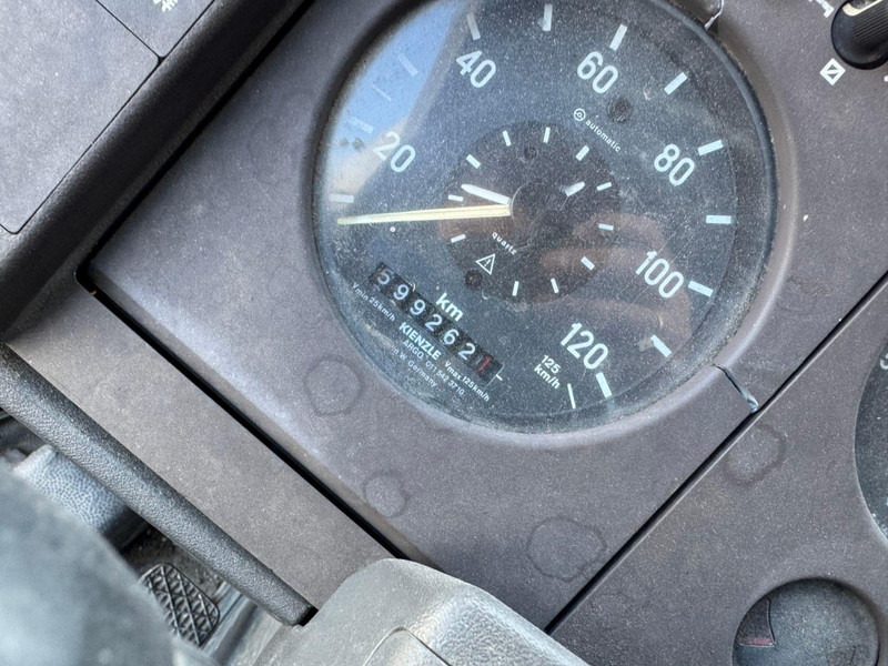 Curtainsider truck Mercedes-Benz 814: picture 13