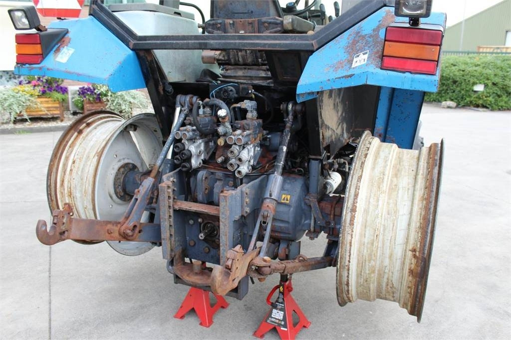 Ford 6640 2WD - Farm tractor: picture 4 Ford 6640 2WD - Farm tractor: picture 4