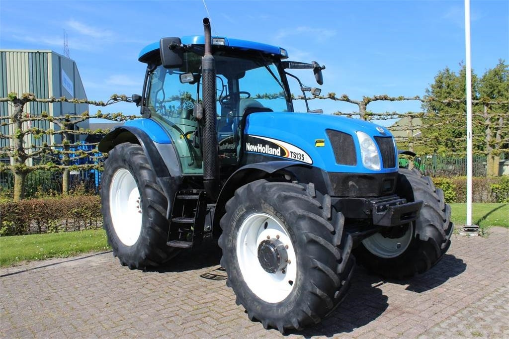 New Holland TSA135A - Farm tractor: picture 1 New Holland TSA135A - Farm tractor: picture 1