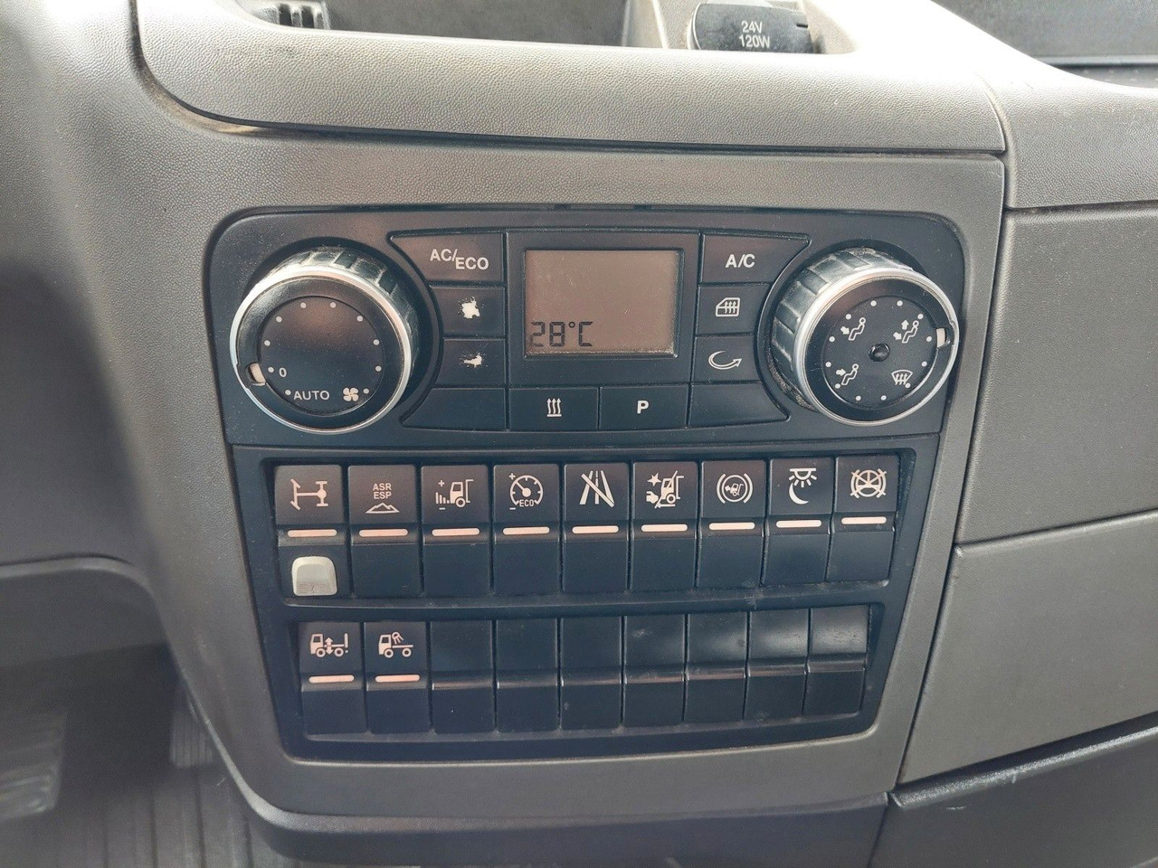 Tractor unit MAN TGX 18.480 4x2 LLS-U: picture 18