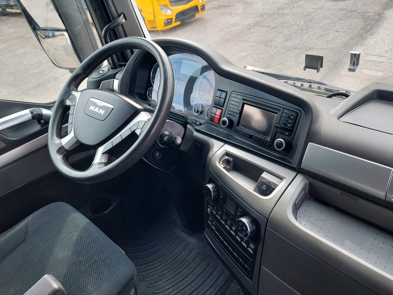 Tractor unit MAN TGX 18.480 4x2 LLS-U: picture 12