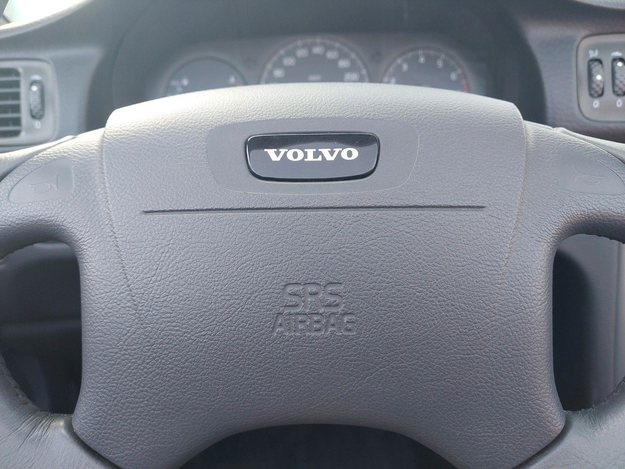 Leasing of  Volvo C70 Cabriolet 2.4 T Volvo C70 Cabriolet 2.4 T: picture 40 Leasing of  Volvo C70 Cabriolet 2.4 T Volvo C70 Cabriolet 2.4 T: picture 40