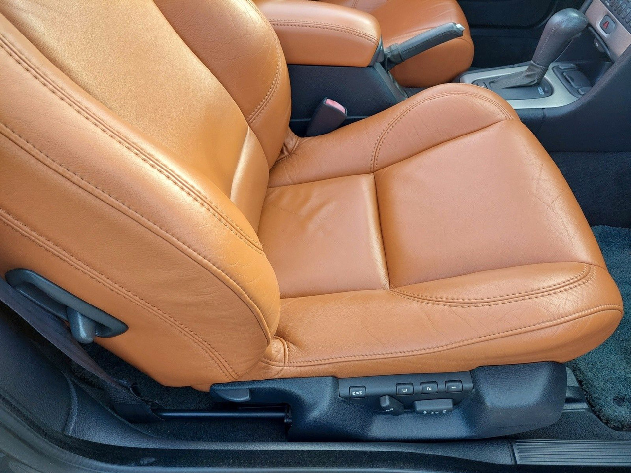 Leasing of  Volvo C70 Cabriolet 2.4 T Volvo C70 Cabriolet 2.4 T: picture 30 Leasing of  Volvo C70 Cabriolet 2.4 T Volvo C70 Cabriolet 2.4 T: picture 30