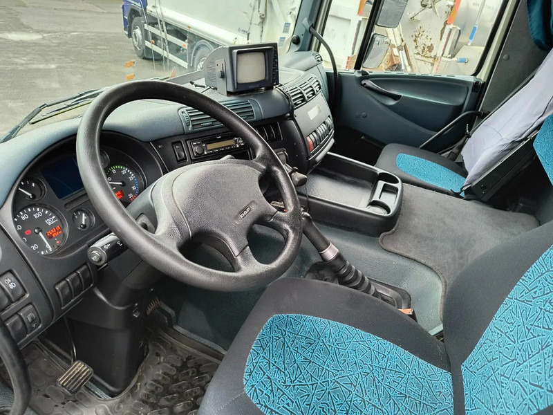 Interior photo 1: Box truck DAF CF 65.220 CASE - D'HOLLANDIA 2000 KG - 269200 KM Interior photo 1: Box truck DAF CF 65.220 CASE - D'HOLLANDIA 2000 KG - 269200 KM