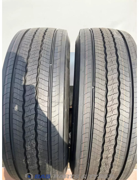 Continental Continental 315/70R22.5 Universeel 154/150 M+S 3PMSF gebruikte set - Tire for Truck: picture 2 Continental Continental 315/70R22.5 Universeel 154/150 M+S 3PMSF gebruikte set - Tire for Truck: picture 2