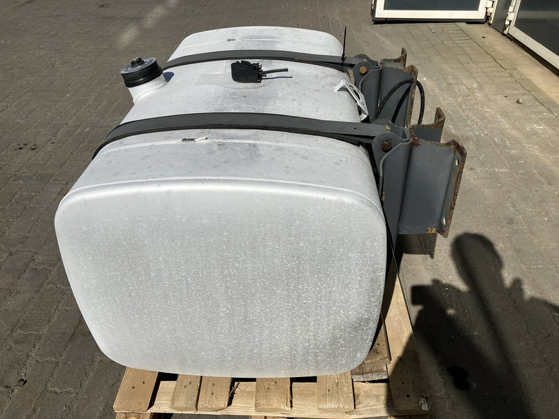 DAF - Fuel tank for Truck: picture 2 DAF - Fuel tank for Truck: picture 2
