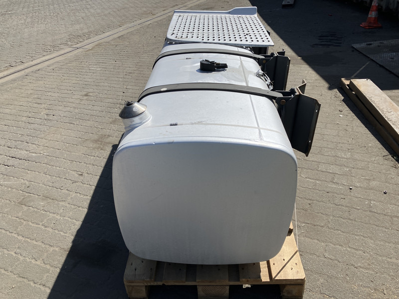 DAF - Fuel tank for Truck: picture 2 DAF - Fuel tank for Truck: picture 2