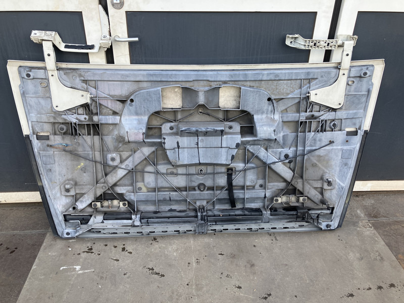 DAF XF106 Grille DAF 1892076 - Grill for Truck: picture 2 DAF XF106 Grille DAF 1892076 - Grill for Truck: picture 2