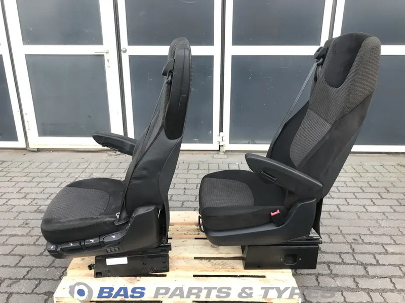 DAF XF106 Stoelen set DAF 1844340 - Seat for Truck: picture 2 DAF XF106 Stoelen set DAF 1844340 - Seat for Truck: picture 2