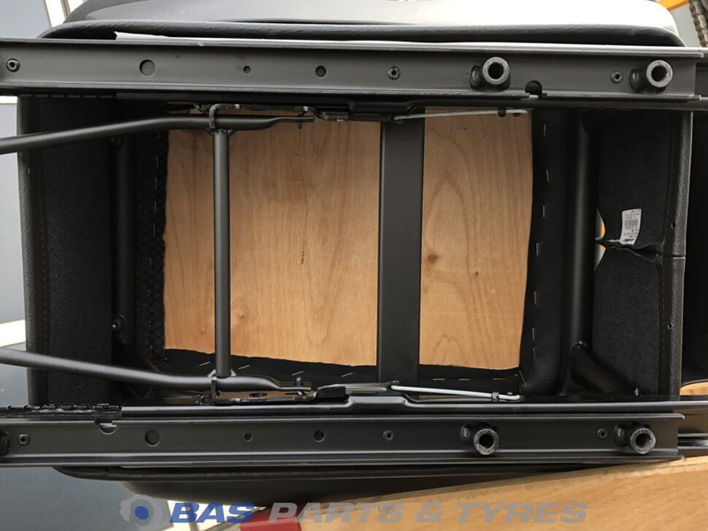 MAN Bijrijdersstoel MAN ONBEKEND - Seat for Truck: picture 5 MAN Bijrijdersstoel MAN ONBEKEND - Seat for Truck: picture 5