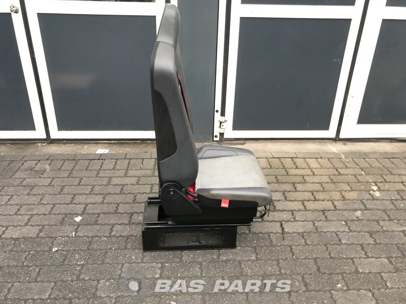 Renault T-Serie Bijrijdersstoel Renault 7421615420 - Seat for Truck: picture 4 Renault T-Serie Bijrijdersstoel Renault 7421615420 - Seat for Truck: picture 4