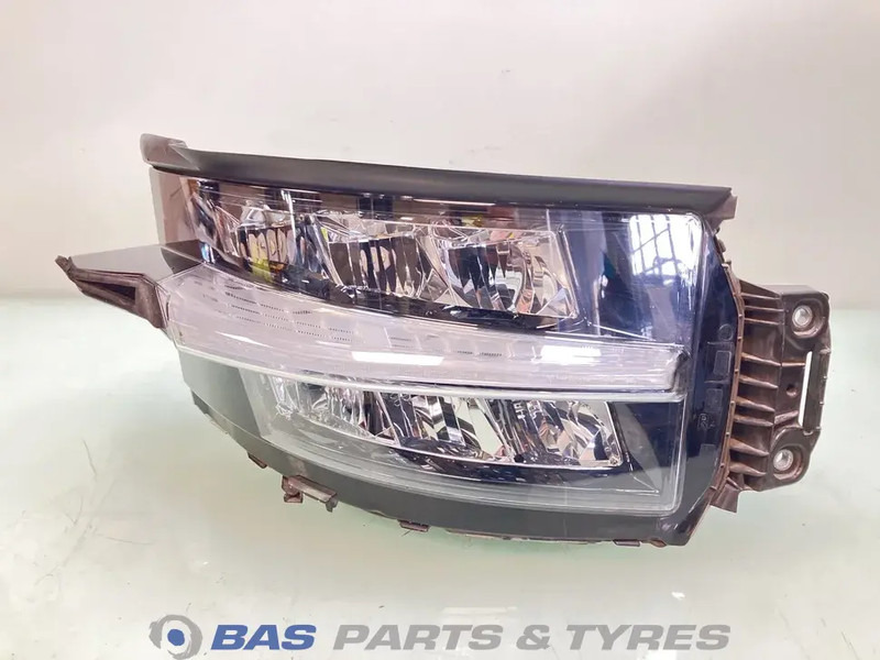 Renault T-Serie Evolution - Headlight for Truck: picture 1 Renault T-Serie Evolution - Headlight for Truck: picture 1