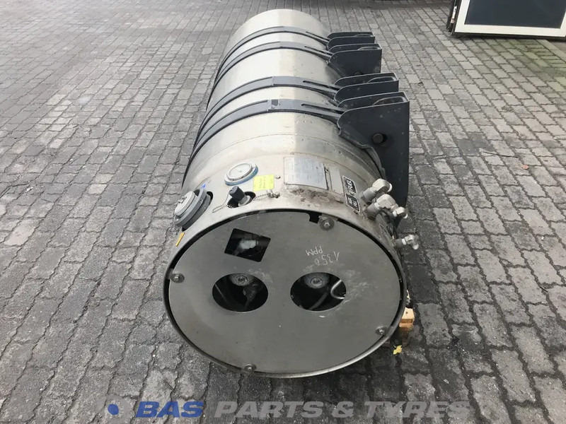 Scania LNG tank Scania 406 Liter 1776103 - Fuel tank for Truck: picture 2 Scania LNG tank Scania 406 Liter 1776103 - Fuel tank for Truck: picture 2