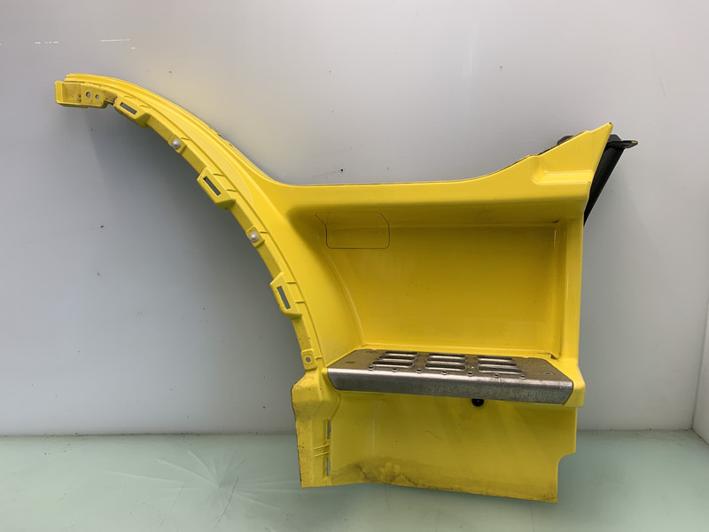Volvo FM4 Opstap Rechts Volvo 82644147 - Body and exterior for Truck: picture 1 Volvo FM4 Opstap Rechts Volvo 82644147 - Body and exterior for Truck: picture 1