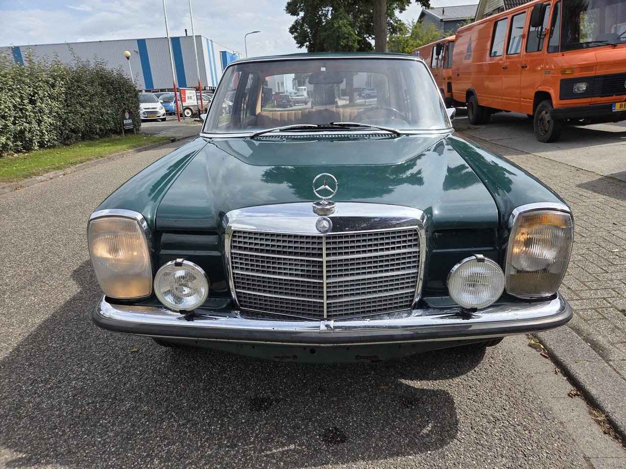 Mercedes-Benz 220 (W115) auto - Car: picture 2 Mercedes-Benz 220 (W115) auto - Car: picture 2