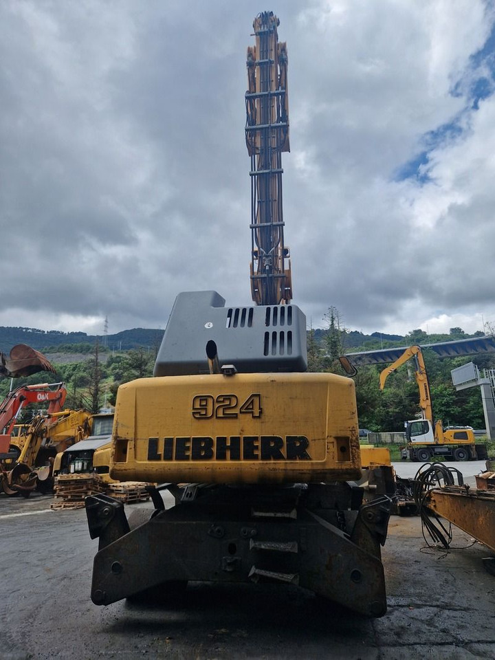 LIEBHERR A924C - Waste/ Industry handler: picture 2 LIEBHERR A924C - Waste/ Industry handler: picture 2