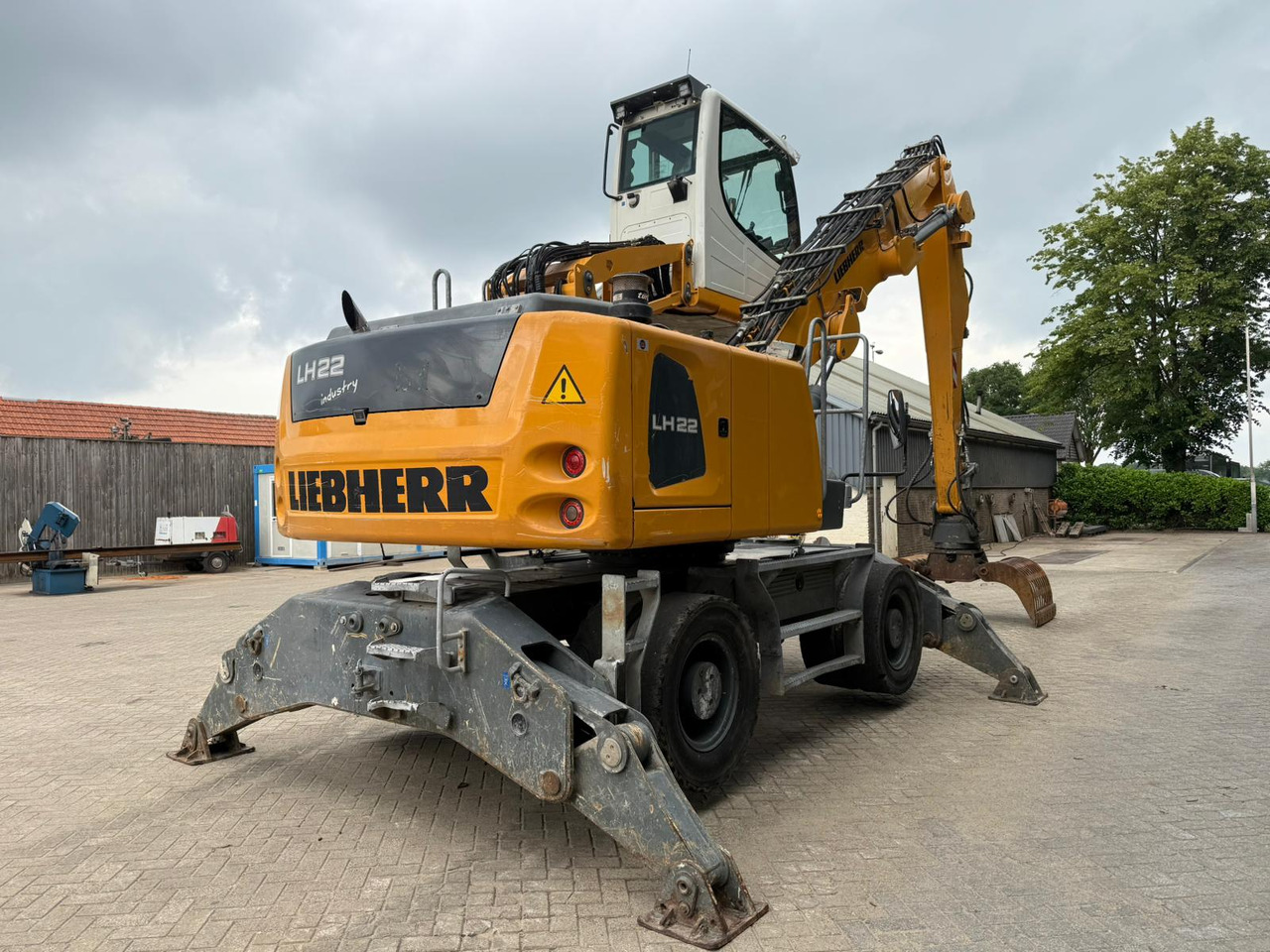 LIEBHERR LH22M - Waste/ Industry handler: picture 2 LIEBHERR LH22M - Waste/ Industry handler: picture 2