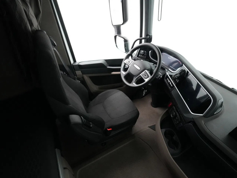 Interior photo 1: Tractor unit DAF XG 480 FT 4x2, 2x Tanks
