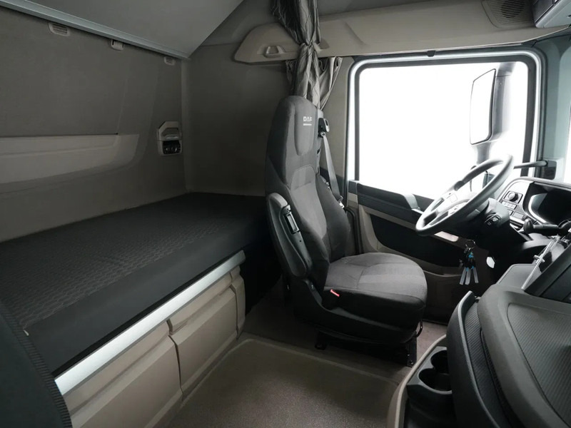 Interior photo 2: Tractor unit DAF XG 480 FT 4x2, 2x Tanks