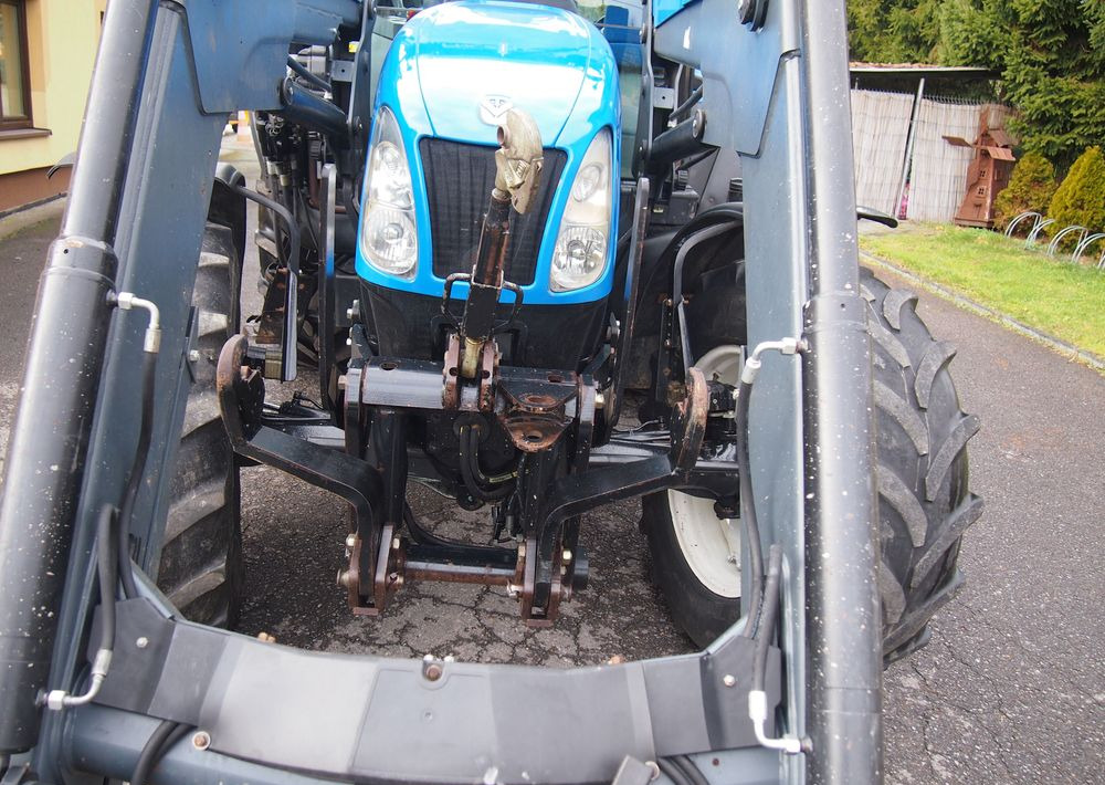 Leasing of  Ciągnik New Holland NH TS125A 6 cylindrów 2004 Ciągnik rolniczy New Holland TS125A Ciągnik New Holland NH TS125A 6 cylindrów 2004 Ciągnik rolniczy New Holland TS125A: picture 10