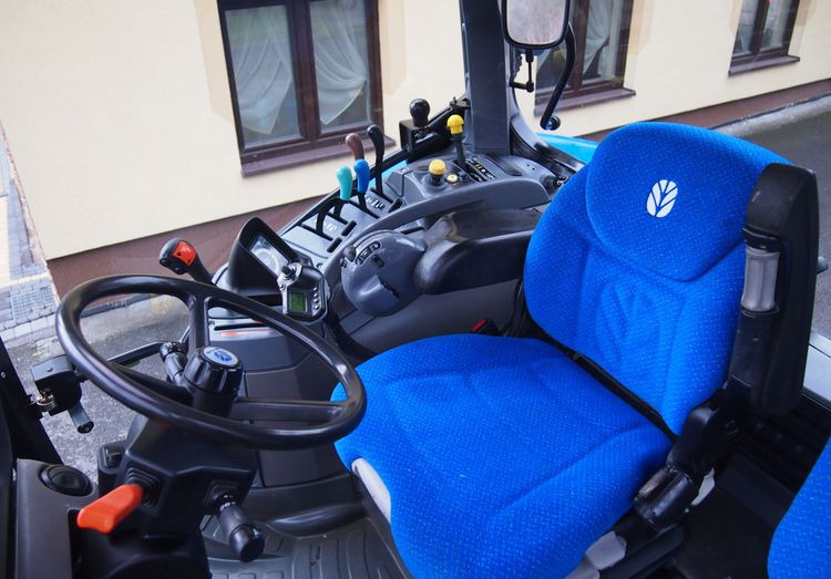 Leasing of  Ciągnik New Holland NH TS125A 6 cylindrów 2004 Ciągnik rolniczy New Holland TS125A Ciągnik New Holland NH TS125A 6 cylindrów 2004 Ciągnik rolniczy New Holland TS125A: picture 8