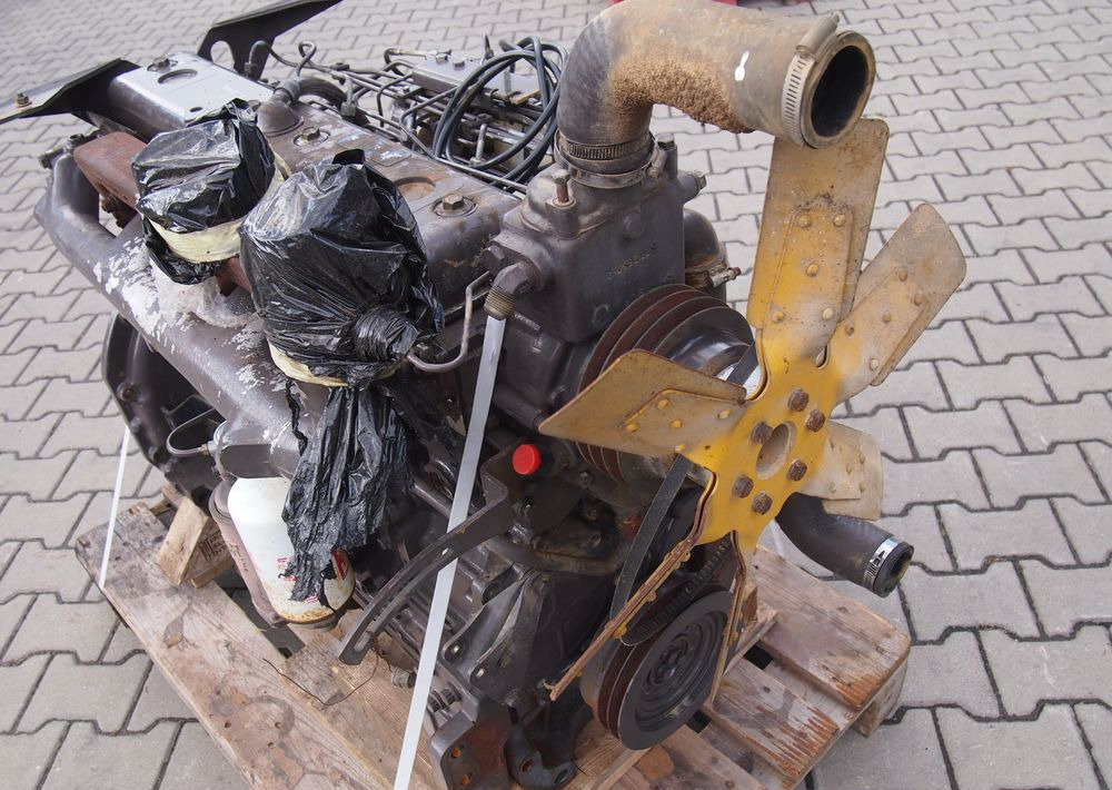 Części do Ciągnika Massey Ferguson MF 3000 Silnik 6 cylindrowy Perkins A6.354
Ciśnienie oleju na wolnych obrotach 4bary - Engine for Agricultural machinery: picture 3 Części do Ciągnika Massey Ferguson MF 3000 Silnik 6 cylindrowy Perkins A6.354
Ciśnienie oleju na wolnych obrotach 4bary - Engine for Agricultural machinery: picture 3