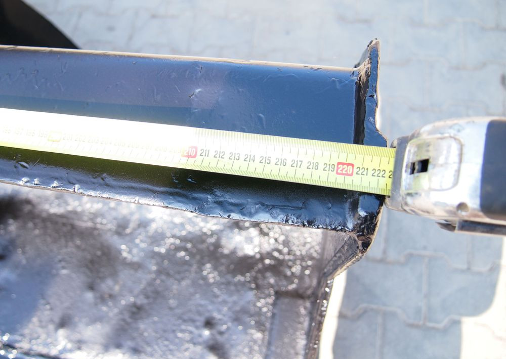 Łyżki do ładowarek teleskopowych Manitou MT, MLT, MHT, MRT 2010 Łyżka do ładowarki Manitou - Loader bucket: picture 5 Łyżki do ładowarek teleskopowych Manitou MT, MLT, MHT, MRT 2010 Łyżka do ładowarki Manitou - Loader bucket: picture 5