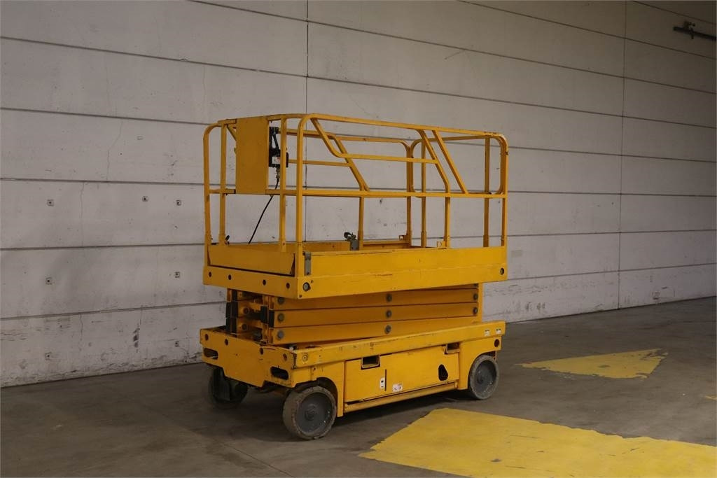 Haulotte Compact 10 - Scissor lift: picture 4 Haulotte Compact 10 - Scissor lift: picture 4