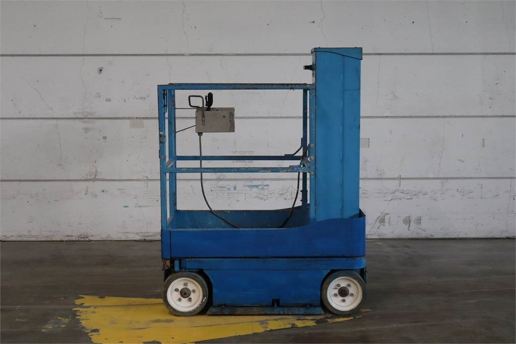 SkyJack SJ16  - Vertical mast lift: picture 1 SkyJack SJ16  - Vertical mast lift: picture 1