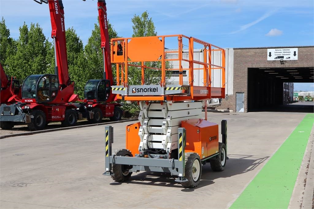 Snorkel S3970RTE  - Scissor lift: picture 4 Snorkel S3970RTE  - Scissor lift: picture 4