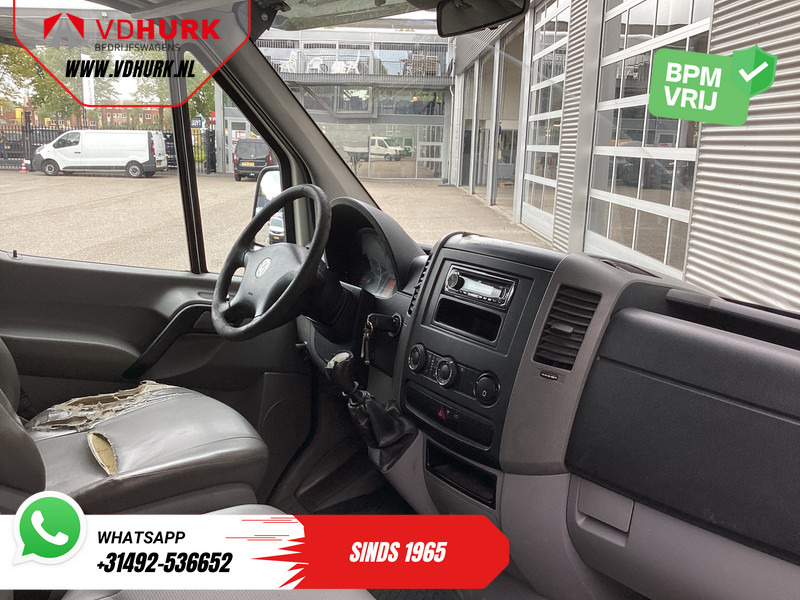 Volkswagen Crafter 2.5 TDI EXPORT Open laadbak 268x201x40/ 5 cil./ 7 Pers./ Trekhaak/ Airco/ Radio - Flatbed van, Combi van: picture 3 Volkswagen Crafter 2.5 TDI EXPORT Open laadbak 268x201x40/ 5 cil./ 7 Pers./ Trekhaak/ Airco/ Radio - Flatbed van, Combi van: picture 3
