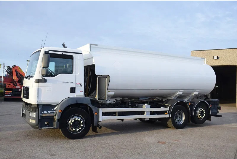MAN TGM 26.340 - Tank truck: picture 3 MAN TGM 26.340 - Tank truck: picture 3
