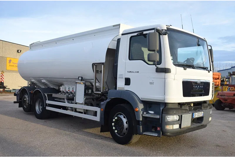 MAN TGM 26.340 - Tank truck: picture 4 MAN TGM 26.340 - Tank truck: picture 4