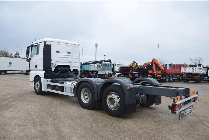 Cab chassis truck MAN TGX 26.480: picture 9