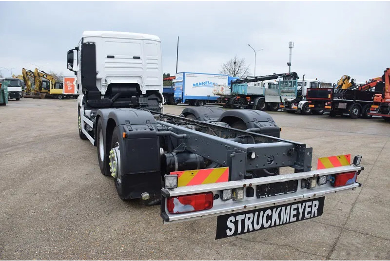 Cab chassis truck MAN TGX 26.480: picture 10