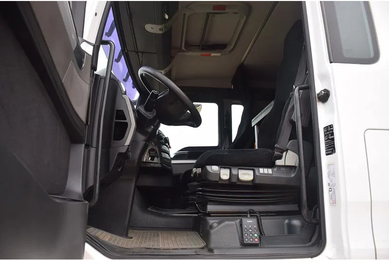 Cab chassis truck MAN TGX 26.480: picture 8