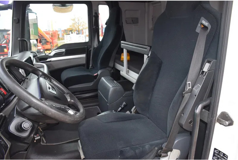Cab chassis truck MAN TGX 26.480: picture 7