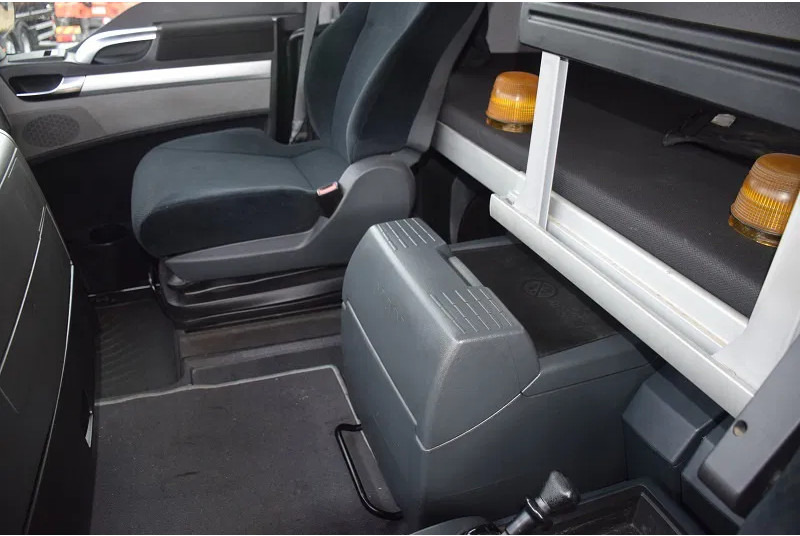 Cab chassis truck MAN TGX 26.480: picture 6