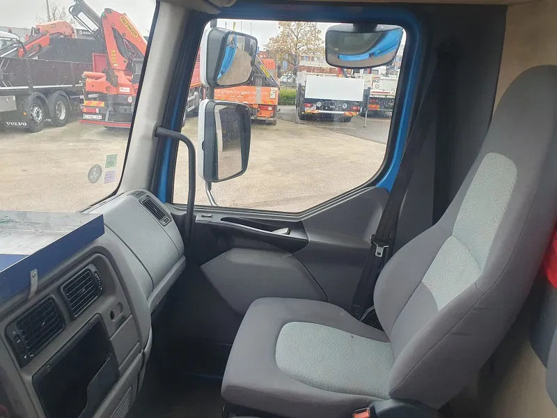 Renault DCi 220 - Crane truck: picture 5 Renault DCi 220 - Crane truck: picture 5