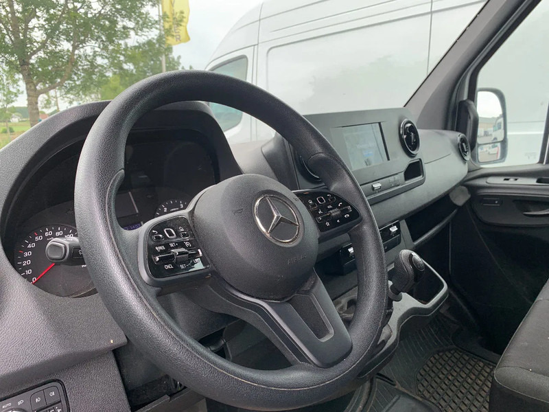 Mercedes-Benz Sprinter 317 CDI*L2H2*360°CAMERA*TEMPOMAT*NAVIGATIE*STOELVERWARMING* - Panel van: picture 4 Mercedes-Benz Sprinter 317 CDI*L2H2*360°CAMERA*TEMPOMAT*NAVIGATIE*STOELVERWARMING* - Panel van: picture 4