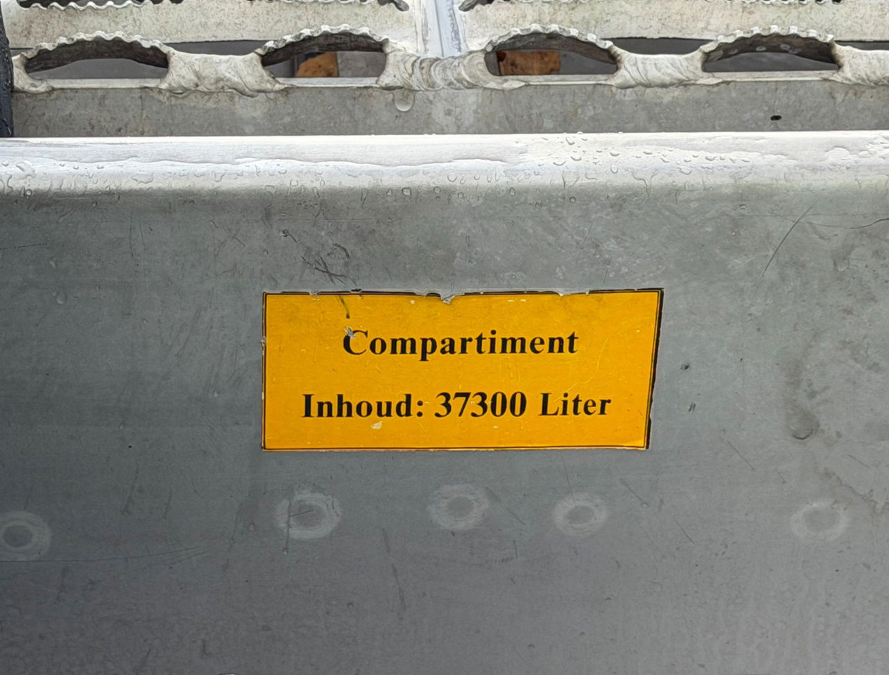 Tank semi-trailer Burg 37.300 Liter 3 Compartments Disc Brakes Super Condition NL Trailer: picture 16 Tank semi-trailer Burg 37.300 Liter 3 Compartments Disc Brakes Super Condition NL Trailer: picture 16