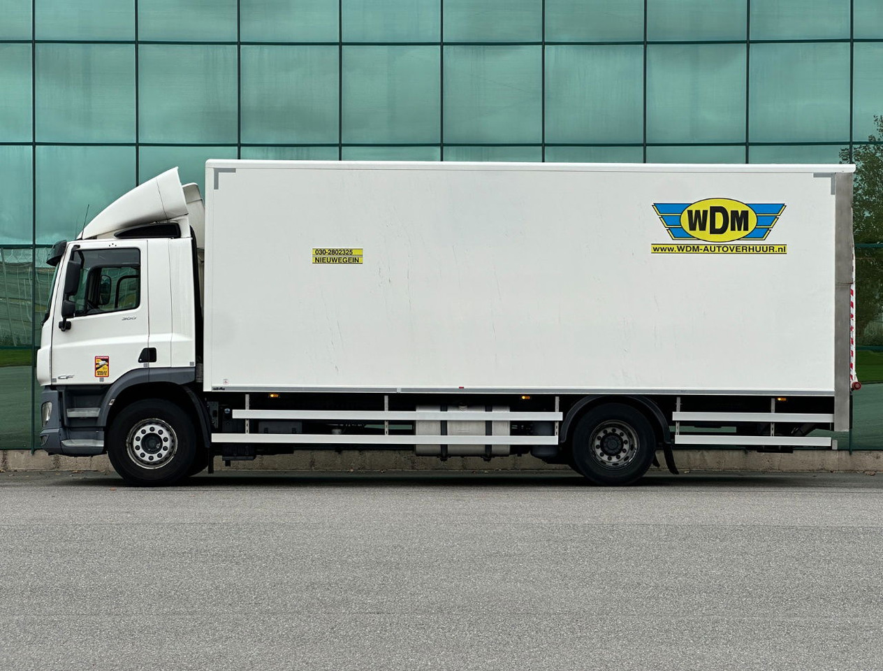 DAF CF 300 FA Only 215.000 KM 750 x 250 x 258 CM Inside TOP Condition NL Truck - Box truck: picture 2 DAF CF 300 FA Only 215.000 KM 750 x 250 x 258 CM Inside TOP Condition NL Truck - Box truck: picture 2