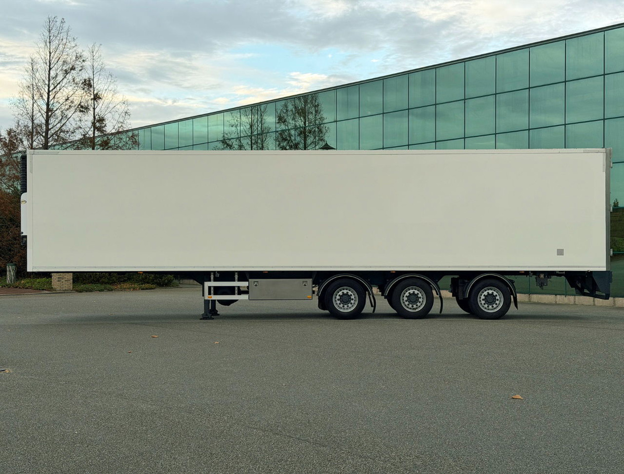 HTF 3-AS Heiwo 1345 x 250 x 265 CM Stuuras Tridec Super Staat NL Trailer - Refrigerator semi-trailer: picture 2 HTF 3-AS Heiwo 1345 x 250 x 265 CM Stuuras Tridec Super Staat NL Trailer - Refrigerator semi-trailer: picture 2