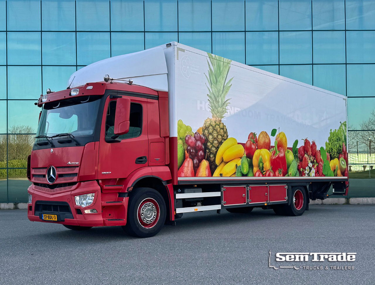 Mercedes-Benz Antos 1827 Euro 6 VOL Geisoleerde 15 Karren BAK 277 CM Hoog Kachel - Box truck: picture 1 Mercedes-Benz Antos 1827 Euro 6 VOL Geisoleerde 15 Karren BAK 277 CM Hoog Kachel - Box truck: picture 1