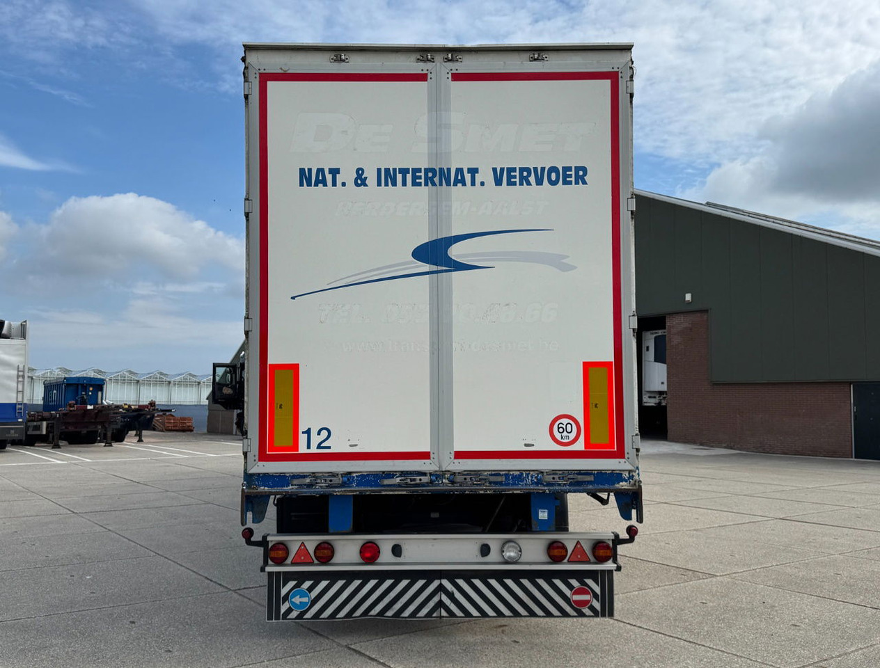 Renders 3 Axle Disc Brakes Lift Axle Nice Chassis Wooden Floor Sliding Roof - Curtainsider semi-trailer: picture 4 Renders 3 Axle Disc Brakes Lift Axle Nice Chassis Wooden Floor Sliding Roof - Curtainsider semi-trailer: picture 4