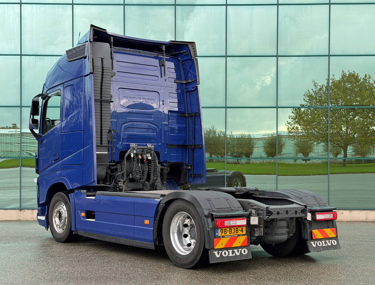 Volvo FH 460 Globetrotter 2x Tanks 811.000 KM TOP Condition NL Truck - Tractor unit: picture 3 Volvo FH 460 Globetrotter 2x Tanks 811.000 KM TOP Condition NL Truck - Tractor unit: picture 3