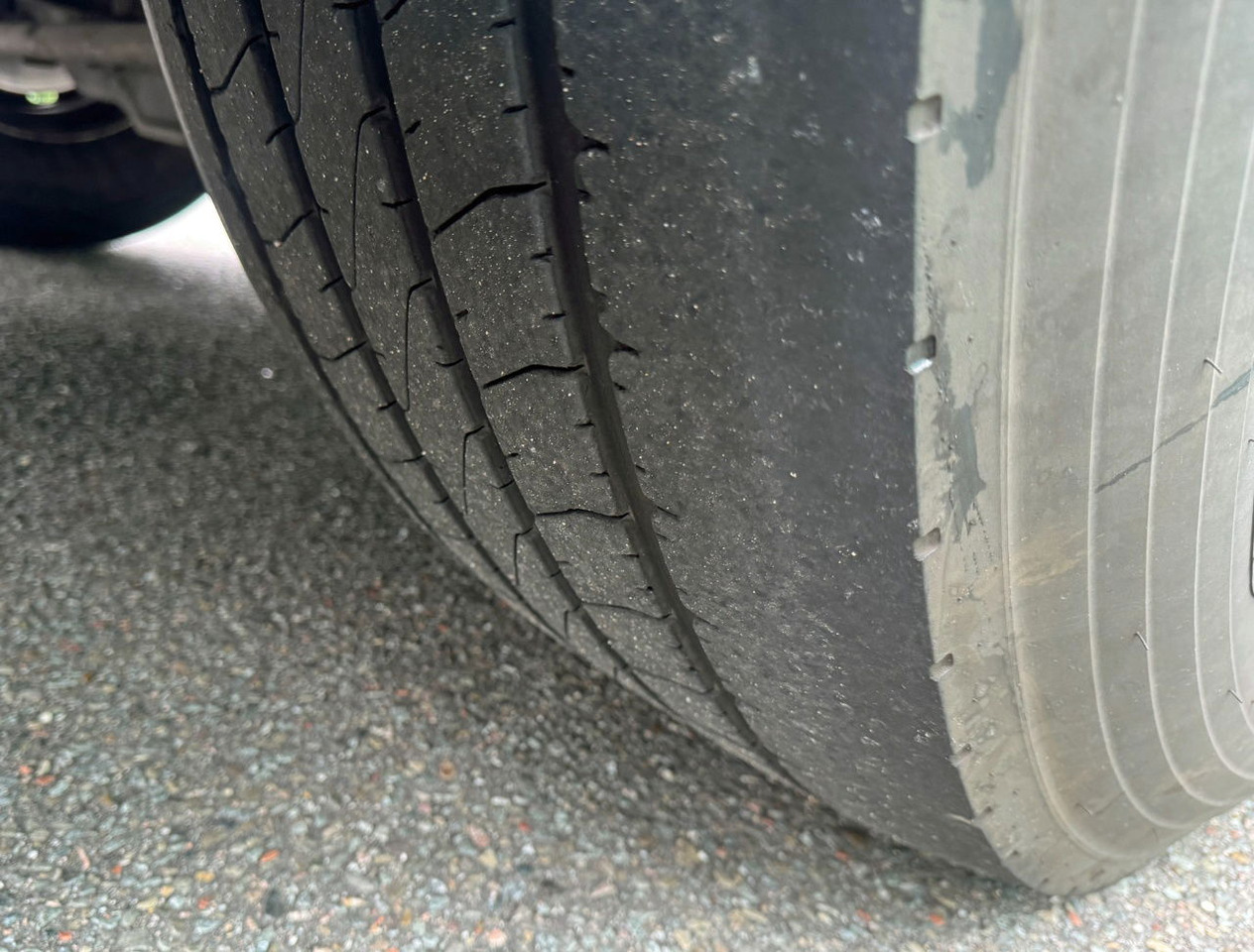 Tractor unit Volvo FH Globetrotter 6X2 701.000 KM Super Condition NL Truck: picture 19 Tractor unit Volvo FH Globetrotter 6X2 701.000 KM Super Condition NL Truck: picture 19